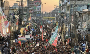 پی ٹی آئی مارچ کا دینہ میں پڑاؤ،صبح گوجر خان پہنچے گا