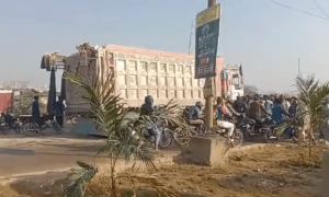 کراچی: ڈمپرنے اسکول جانیوالے سگے بھائیوں کو کچل دیا