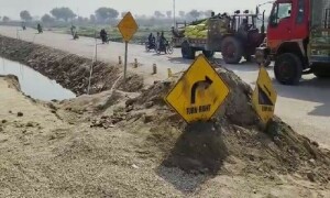 سیلابی پانی نکالنے کیلئے انڈس ہائی وے پر لگے کٹ نے 21 جانیں لے لیں