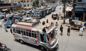 کراچی: پبلک ٹرانسپورٹ میں سی این جی پر پابندی کا ٹرانسپورٹرز نے توڑ نکال لیا