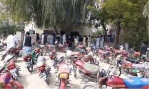 خیرپور: دو گروپوں کے درمیان تصادم، ایک شخص جاں بحق 12 زخمی