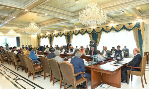 وفاقی کابینہ کا اجلاس کل طلب، پی ٹی آئی استعفوں کے اعلان پر غور ہوگا