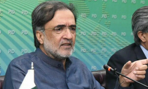 Imran Khan only politician who wants institutions&rsquo; involvement in politics: Kaira