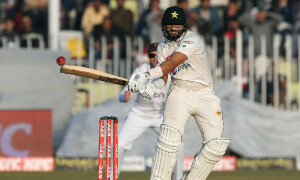 Imam, Shakeel firm at stumps after early blows from England