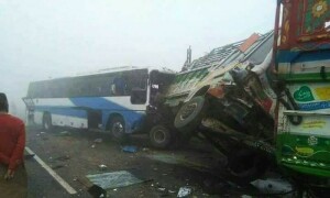 پنجاب میں دھند کے باعث ٹریفک حادثہ، موٹروے بند