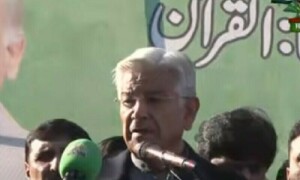 Imran Khan not honest but a &lsquo;pickpocket&rsquo;, says Khawaja Asif