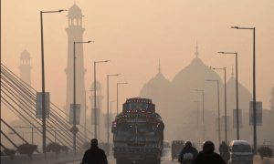 Fighting smog: Court orders Lahore markets to close early