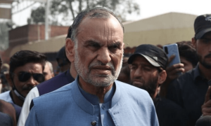 اعظم سواتی سے بیٹے اور وکیل کی ملاقات، &rsquo;پولیس اسلام آباد منتقلی پر مشاورت کر رہی ہے&lsquo;