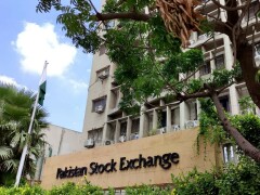 Massive selling pressure as benchmark KSE-100 index sheds over 550 points