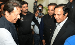 اسمبلیوں کی تحلیل کا معاملہ: سیاسی رابطے، ملاقاتیں فیصلہ کن مرحلے میں داخل