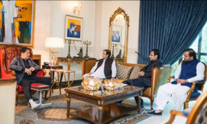ق لیگ کی عمران خان کو پنجاب اسمبلی تحلیل 2 ماہ کیلئے مؤخر کرنے کی تجویز