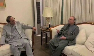 Zardari calls on Shujaat to discuss no-confidence motion against Punjab chief minister