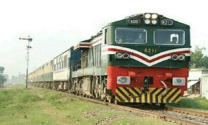 دُھند اور خراب موسم، کراچی سے کچھ ٹرینیں تاخیر کا شکار