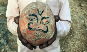 ڈائنوسارز کے انڈوں کو بھارتی شیولنگ سمجھ کر پوجتے رہے