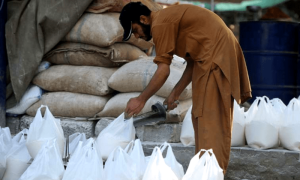 پنجاب حکومت آٹے کے بحران پر قابو پانے میں ناکام