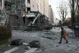 Explosions shake Ukrainian capital after missile warnings