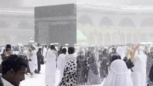 کیا خانہ کعبہ میں برفباری کی ویڈیو اصلی ہے ؟