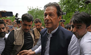 ممنوعہ فنڈنگ کیس: عمران خان کو شامل تفتیش ہونے کا حکم، ضمانت میں توسیع
