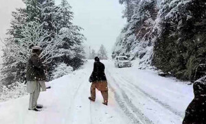 ملک بھر میں سردی کا راج، بارش اور برفباری کا نیا سلسلہ شروع