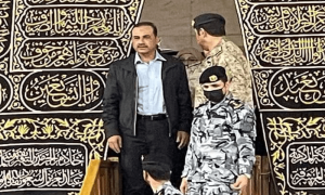 عمرہ کی ادائیگی، آرمی چیف کیلئے بیت اللہ کا دروازہ کھول دیا گیا