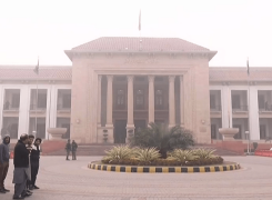رانا ثنا اللہ، عطا تارڑ کو پنجاب اسمبلی میں داخلے سے روکنے پر ہنگامہ آرائی
