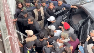 حملہ کیس: تحقیقات کرنے والی جے آئی ٹی پر دباؤ ڈالا جارہا ہے، عمران خان