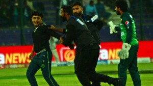 Pitch invaders go viral during second Pakistan, New Zealand ODI