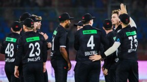 New Zealand stun Pakistan to level three-match series