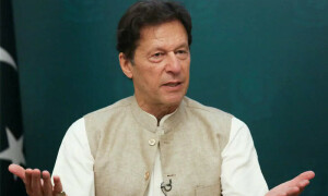عمران خان کی ق لیگ کو پی ٹی آئی میں ضم ہونے کی پیشکش