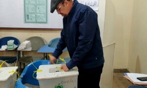 PTI&rsquo;s Firdous Shamim filmed opening ballot boxes as irregularities mar LG polls