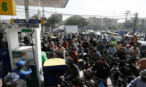 ملک میں 4 سے 5 ہفتوں کیلئے پیٹرول موجود، کیا قلت پیدا ہو سکتی ہے؟