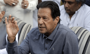 پی ٹی آئی کو عمران خان کی گرفتاری کا خدشہ، زمان پارک پر کارکنوں کی بڑی تعداد موجود