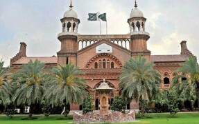 لاہور ہائیکورٹ کا کاربن جلانے والی اسٹیل ملیں گرانے کا حکم