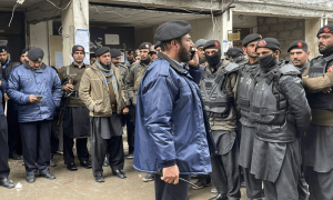 پشاور دھماکا: پولیس اور حکومت نے ناقص سیکیورٹی کا اعتراف کرلیا
