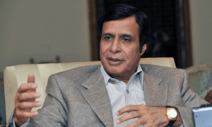 گجرات میں پولیس کا چوہدری پرویز الہٰی کی رہائش گاہ پر چھاپہ