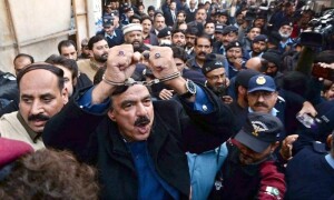 شیخ رشید کیخلاف سندھ ، بلوچستان میں درج مقدمات پر کارروائی سے روک دیا گیا