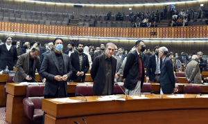 پی ٹی آئی کے 43 سابق ایم این ایز کے استعفے منظور کرنے کا حکم معطل