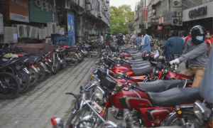 لڑکوں کا روپ دھار کر موٹرسائیکل چوری کرنیوالی لڑکی گرفتار