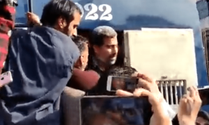 زلفی بخاری اور فیاض الحسن چوہان سمیت 150 پی ٹی اۤئی کارکنان اڈیالہ جیل منتقل
