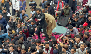 عمران خان کی پیشی پر جوڈیشل کمپلیکس میں توڑ پھوڑ کا مقدمہ درج، 25 افراد گرفتار