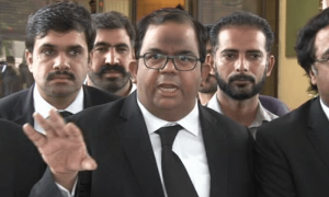 آڈیو لیک کے معاملے پر صحافیوں نے فواد چوہدری کے بھائی کو گھیر لیا