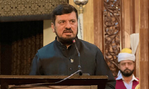 عدلیہ کا احترام کرتے ہیں، اتفاق رائے کیلئے ایوان صدر میں بیٹھنے کو تیار ہوں، گورنر کے پی