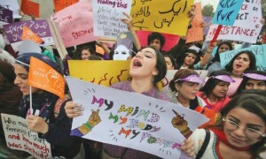 عورت مارچ کیخلاف درخواست دائرکرنے والی خاتون پرجُرمانہ عائد