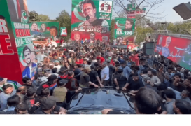 لاہور میں تحریک انصاف کی ریلی داتا دربار پر اختتام پذیر