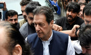 توشہ خانہ کیس: عمران خان کی حاضری والی فائل غائب، وارنٹ منسوخی کے بعد سماعت 30 مارچ تک ملتوی