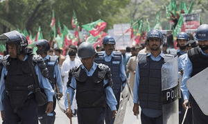 اسلام آباد اور لاہور میں پی ٹی آئی رہنماؤں اور کارکنوں کے گھروں پر پولیس کے چھاپے