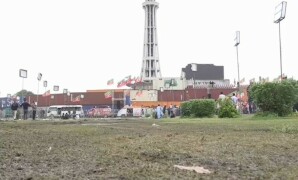 پی ٹی آئی کا جلسہ: مینار پاکستان جانے والے راستے کنٹینرز لگا کر بند