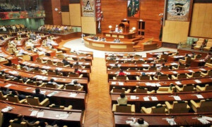 حکومت کو عدالتی اصلاحات بل سینیٹ سے پاس کرانے کی فکر، رات گئے تین سینیٹرز کو کوئٹہ سے اسلام آباد پہنچادیا گیا