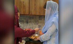 مریم نواز نے کچن میں کام کرنے کی ویڈیو شیئر کردی