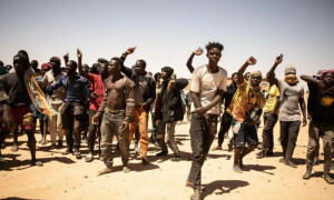 Thousands of migrants stranded in north Niger&rsquo;s scorching desert